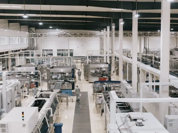 Vista aérea de fábrica de alimentos em larga escala